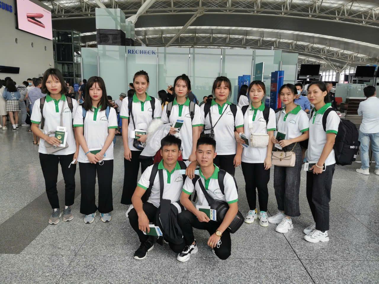 Công ty TNHH dịch vụ tư vấn Hoàng Huy